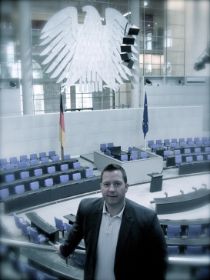 Tobi_Parlament.jpg